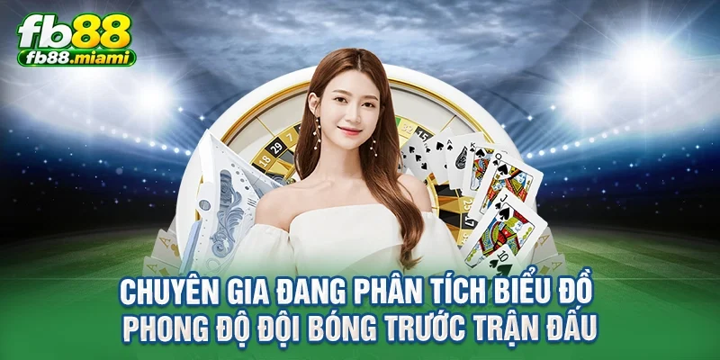 Chuyên gia đang phân tích biểu đồ phong độ đội bóng trước trận đấu